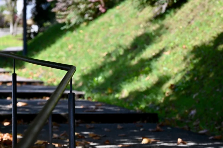 Ein Weg führt nach oben